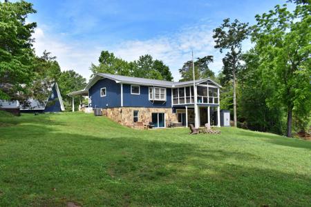 123 Lakewood Road