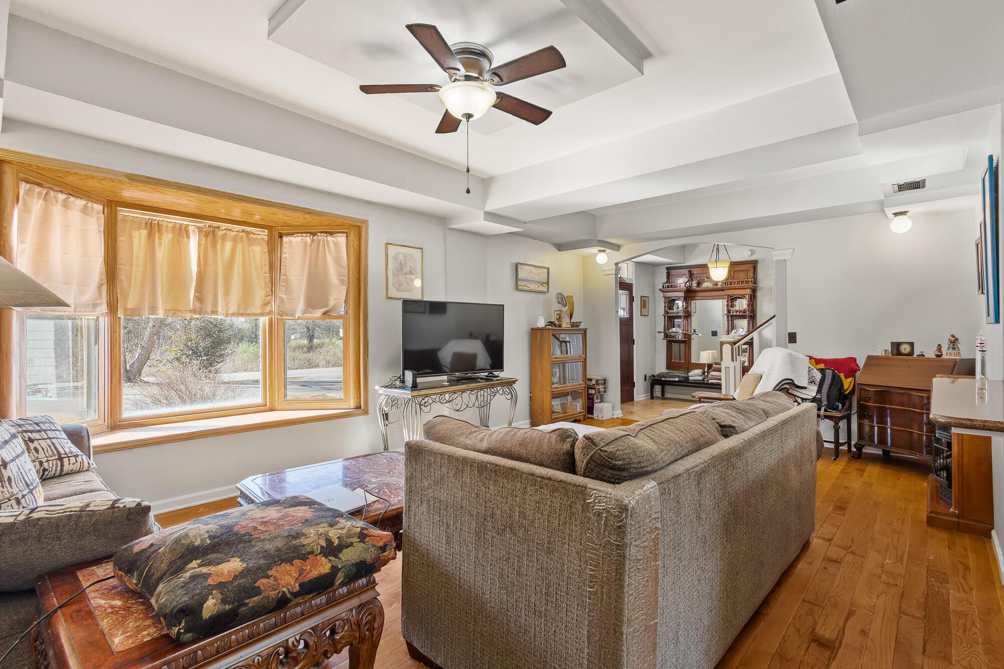 Image 4: 235 Spring Creek Rd-3