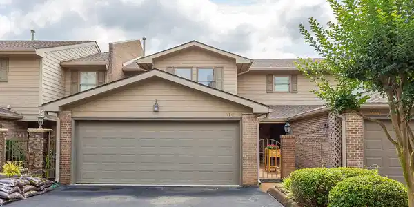 4148 Lakeshore Lane