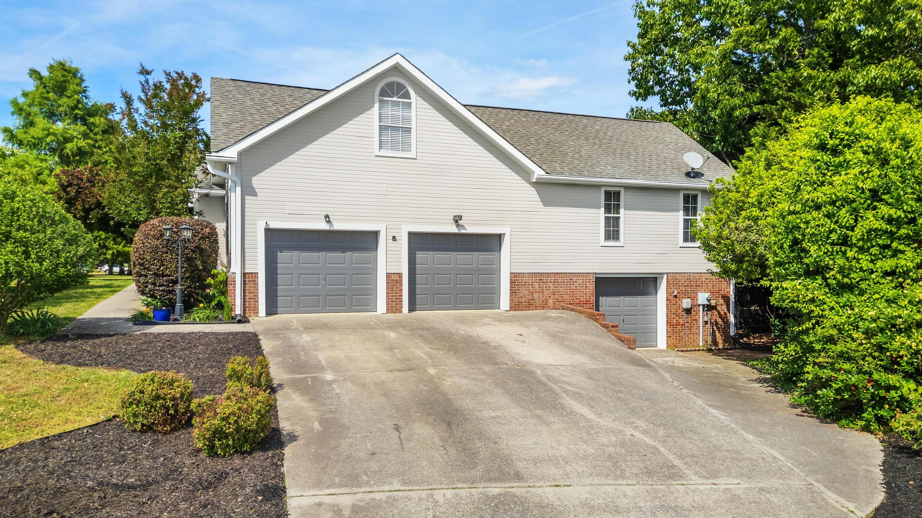 Image 3: 6601 Woody Cove Lane
