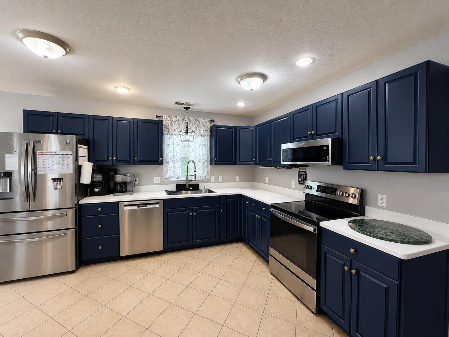 Image 3: Kitchen