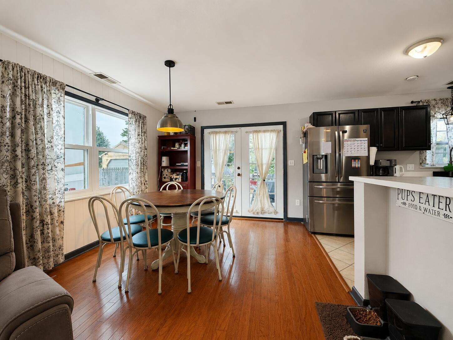 Image 4: Dining Area