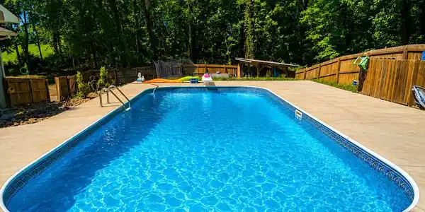 Image 2: Pool