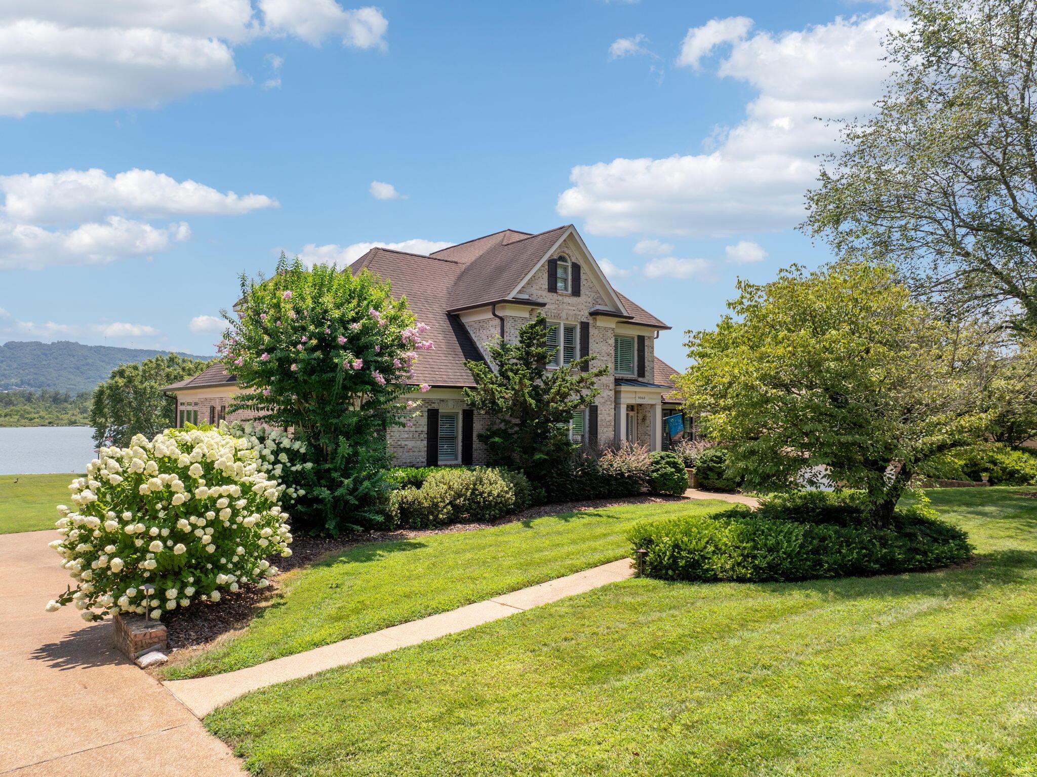 Image 3: 1-web-or-mls-9060 Gull Ln - 001