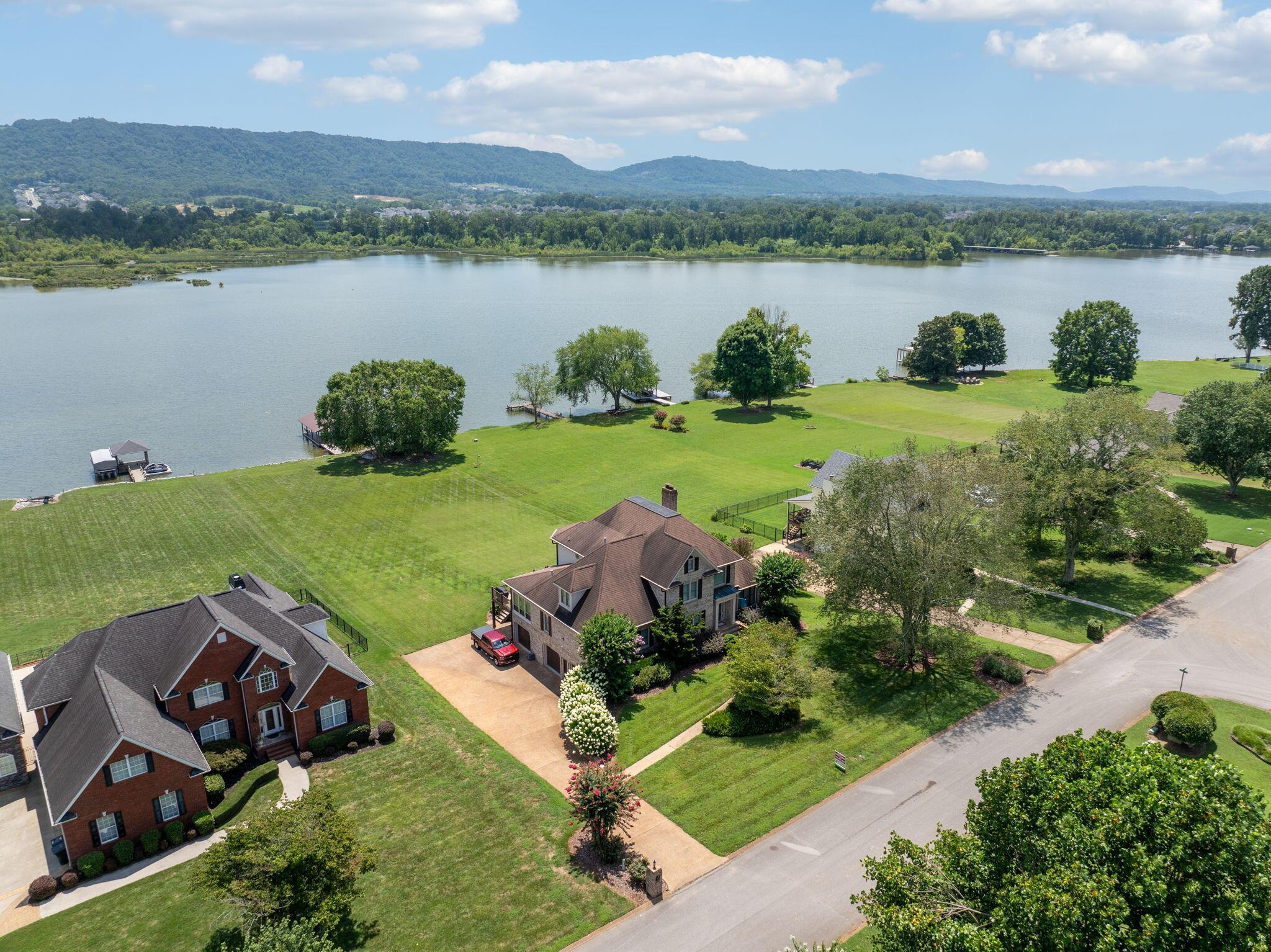 Image 4: 27-web-or-mls-9060 Gull Ln - 027