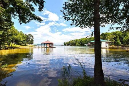 438 Lake Harbor Drive