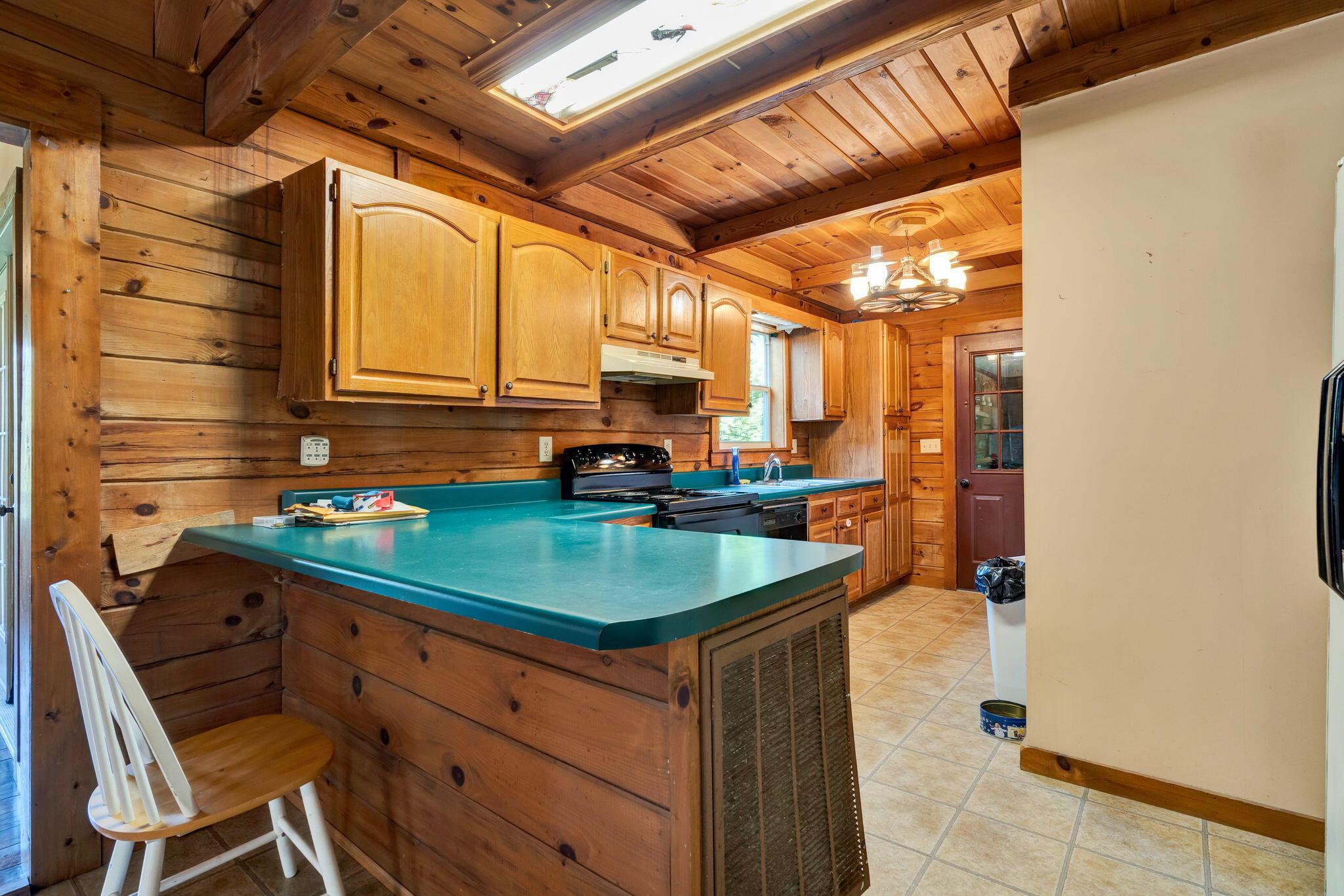 Image 2: 21-web-or-mls-DSC04390
