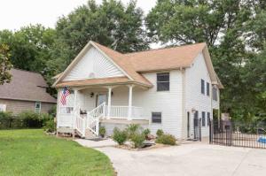 225 Riverbend Trail NE
