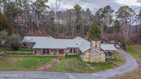 902 Lakewood Road