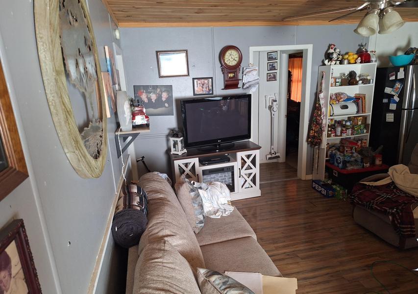 Image 2: 9