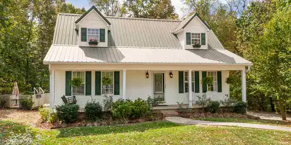 111 Lakewood Circle Drive
