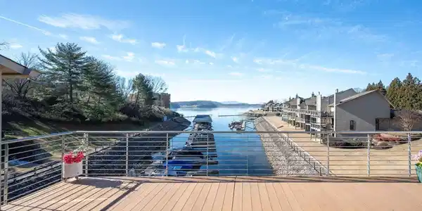 4274 Lakeshore Lane