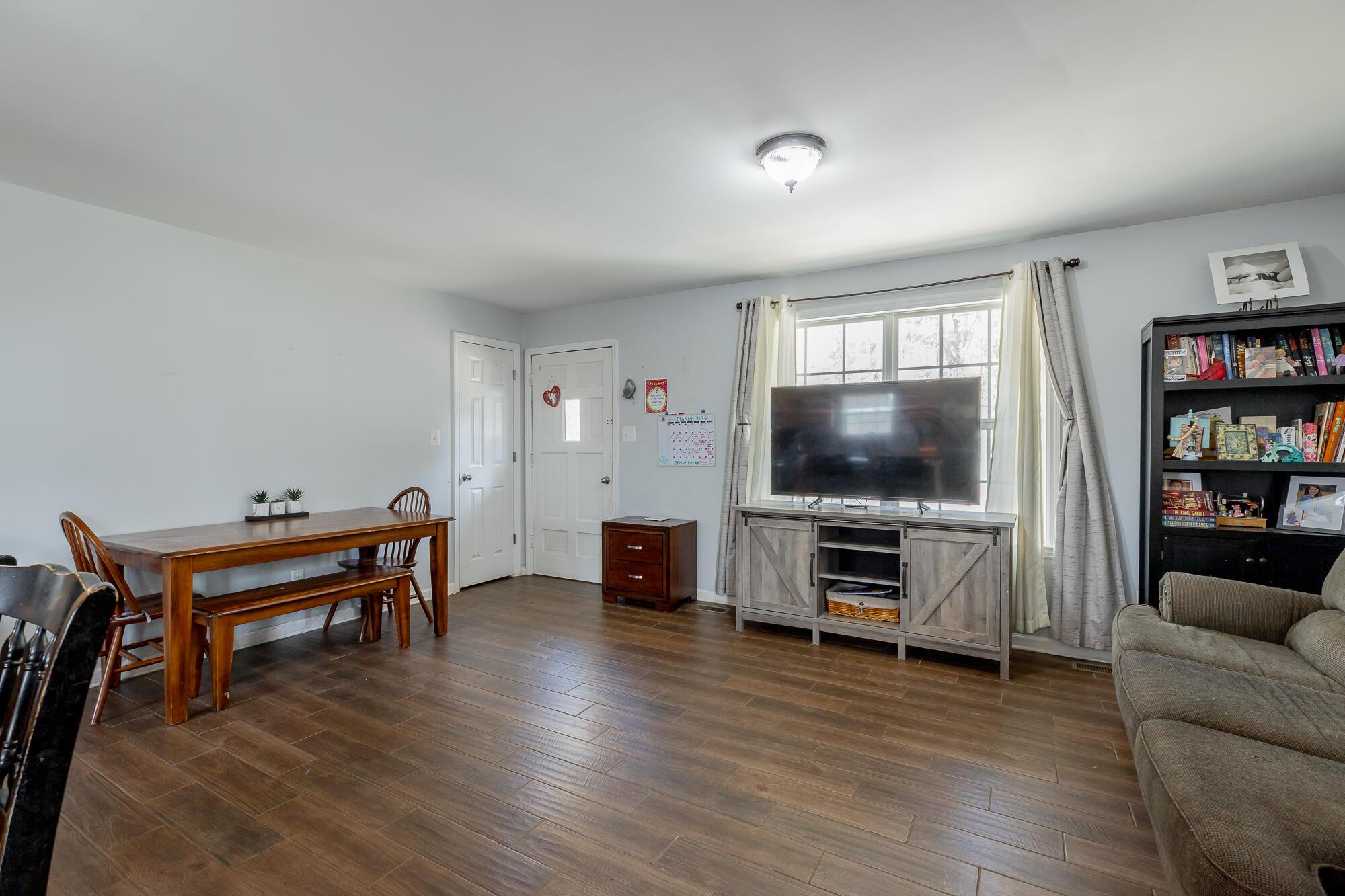 Image 3: 182 Woodbine Drive HD-3