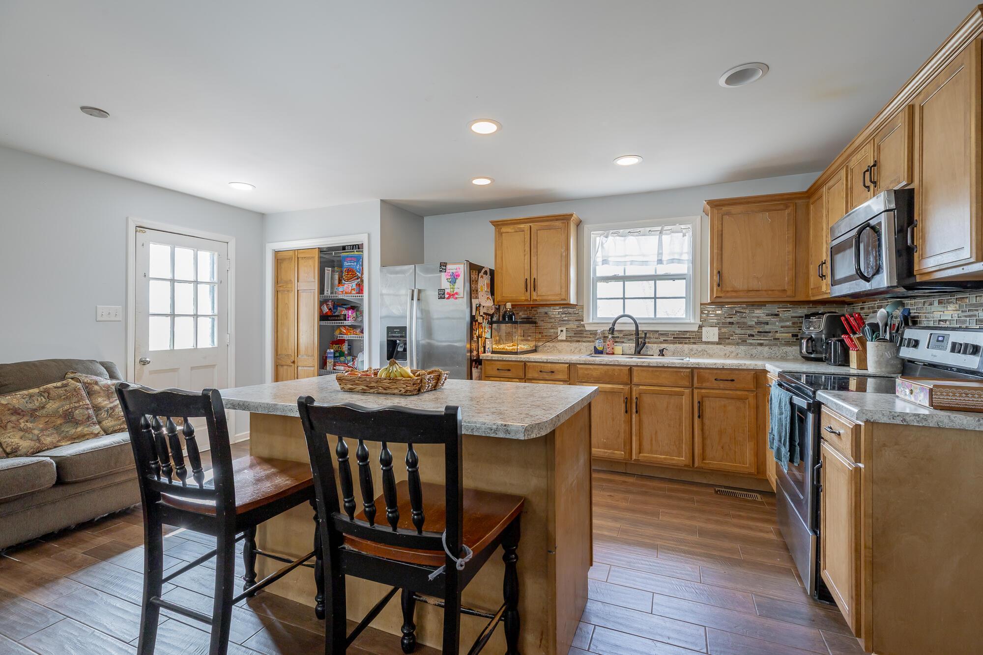 Image 4: 182 Woodbine Drive HD-5