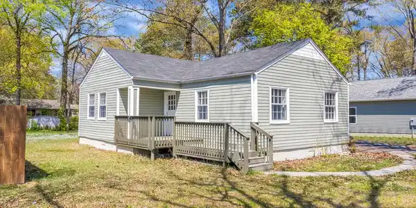 623 N Moore Rd