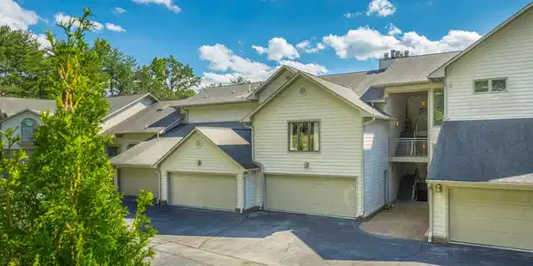 4274 Lakeshore Lane Unit 102