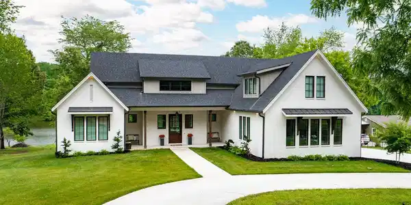 275 McArthur Lane