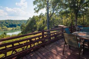 890 Skyline Dr