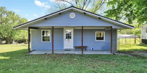 114 Chapel Avenue