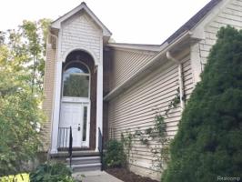 2121 SUNNYCREST