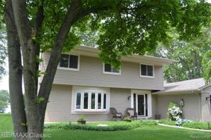 5001 Surfwood Drive