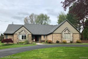 4813 OAK TREE Court