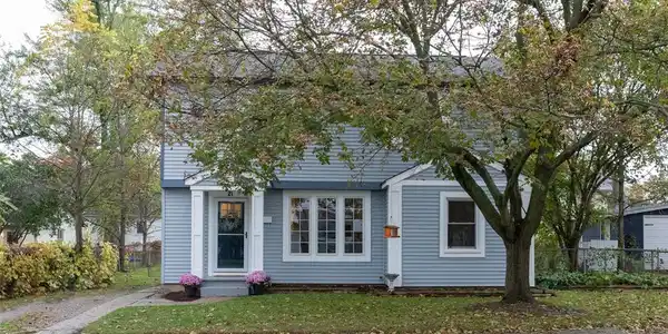 21 N ANDREWS Street
