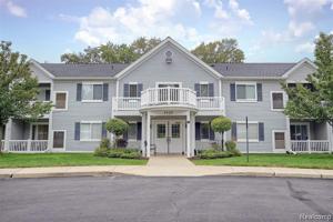 1127 S LAKE DR UNIT 118