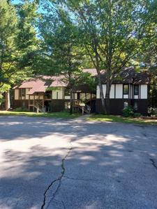 6493 Deer Path