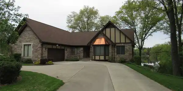 384 NAKOMIS Trail