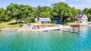 8533 LAKEVIEW Drive