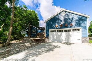 1180 ROUND LAKE Road