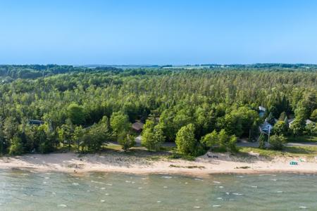 3842 Lee Point Road