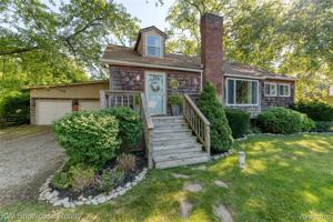 390 Hillwood