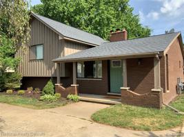 808 ADELAIDE Drive