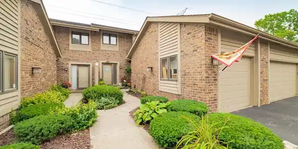 6860 NORTHCREST E Way