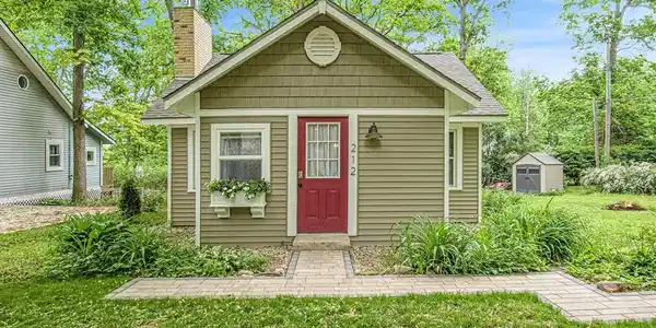 212 WOODBINE Drive