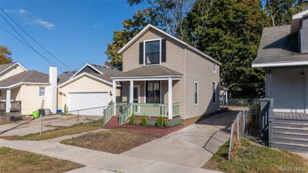 822 Saint Clair Street