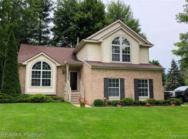 2690 Ravineside Lane South