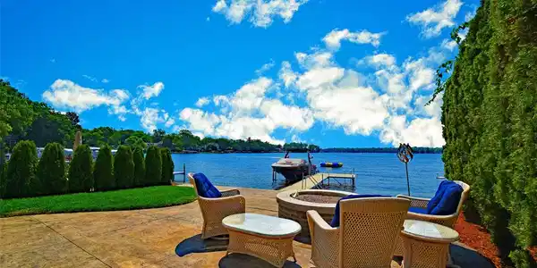 459 N NORTH SHORE Drive