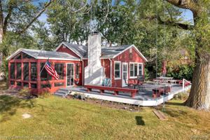 6589 Lakeshore Road Road