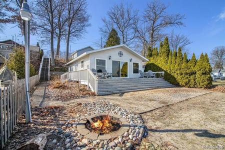 5276 W HOUGHTON LAKE Drive