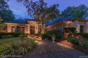 9316 LAKE RIDGE Drive