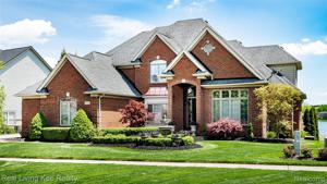 614 BAY POINTE Drive