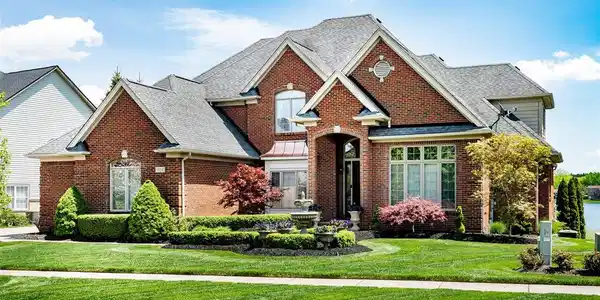 614 BAY POINTE Drive