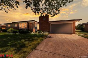 81 EDGELAKE Drive