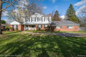 1919 LONE PINE Road