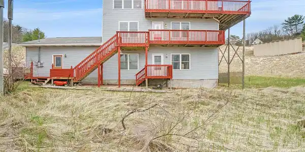 9415 Erie Trail