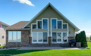 152 N GRAND POINTE Drive