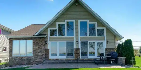 152 N GRAND POINTE Drive